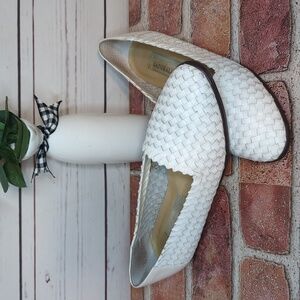 Vintage Naturalizer Women's 7.5 White Woven Leather Summer Flats 90s Y2K Sandals